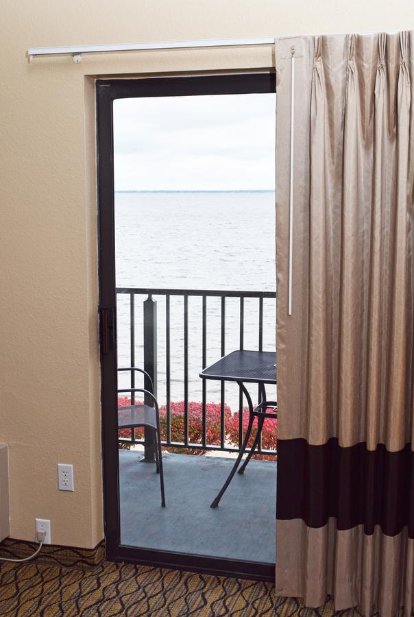Beachfront Hotel Houghton Lake Eksteriør billede